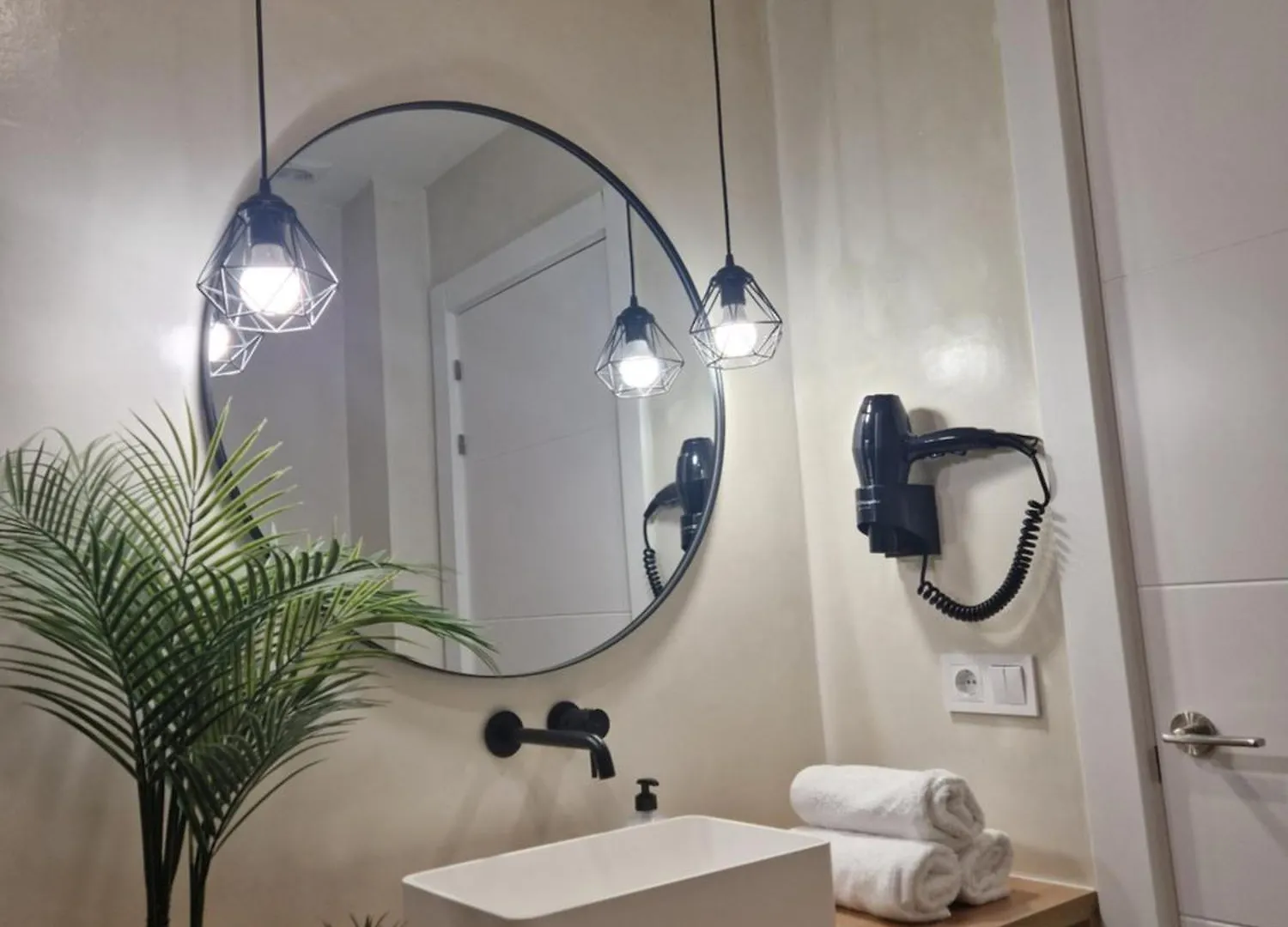 アパート Apartament Gorgot 6P D Con Terraza Y Piscina Comunitaria Cerca De La Playa エンプリアブラバ スペイン